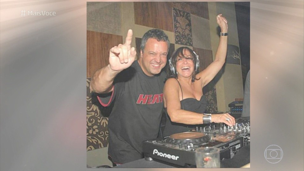 Susana Vieira com o filho na balada (Foto: TV Globo)