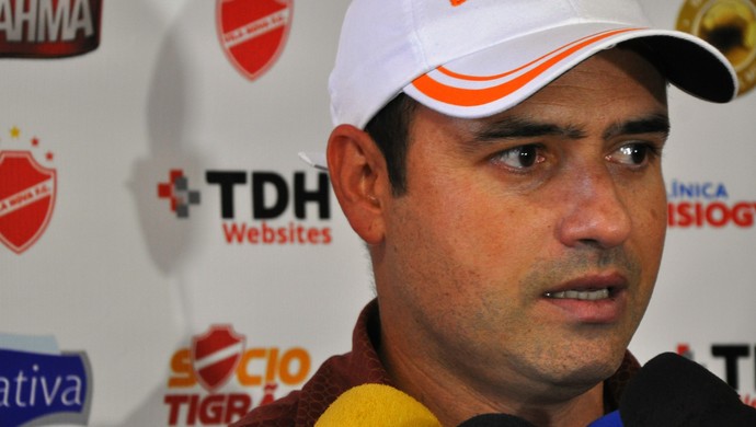 Sidney Moraes, técnico do Vila Nova (Foto: Guilherme Gonçalves/Globoesporte.com)