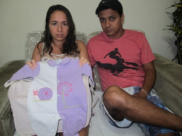 Sete meses após a morte da filha, Janif ainda não conseguiu desfazer a bolsa da maternidade (Foto: Janaína Carvalho / G1)