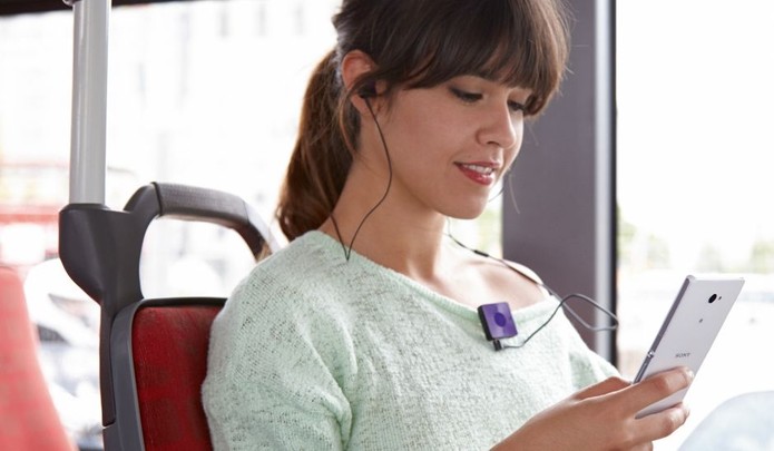 Xperia M2 Aqua aguenta mais de 11 horas de conversação com a bateria interna (Foto: Divulgação/Sony)