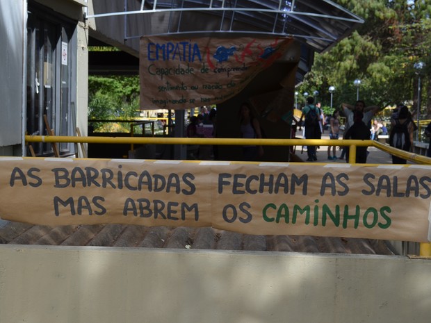 Paralisação impede a entrada de estudantes nas salas de aula na Unesp de Araraquara (Foto: Rafael Alberici/G1)
