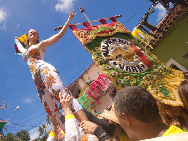 Mulher na Vara transforma foliãs em estrelas do Carnaval de Olinda. (Foto: Divulgação)