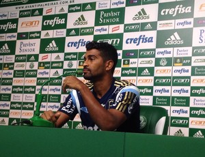 Surpresa em Ribeirão, Thiago Santos aprova treino fechado no Palmeiras