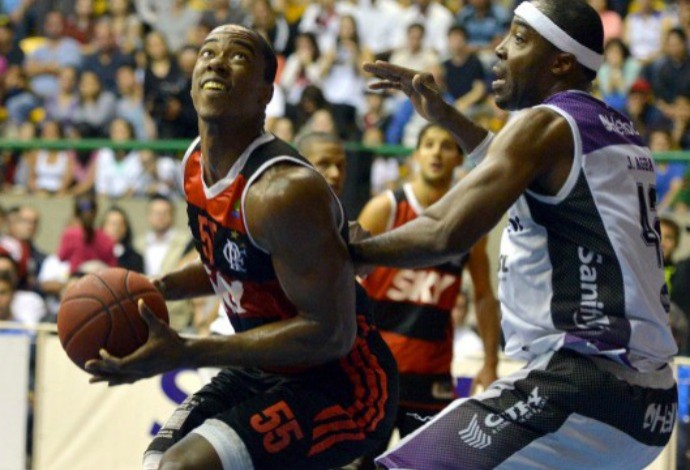 Meyinsse Flamengo x Mogi semifinal nbb basquete (Foto: LNB)