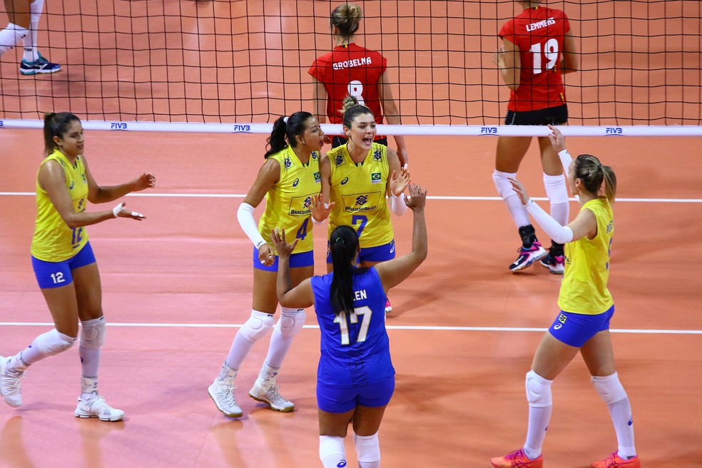 Seleção bobeia nos primeiros sets, mas  estreia com vitória para a Bélgica (Foto: Divulgação / FIVB)