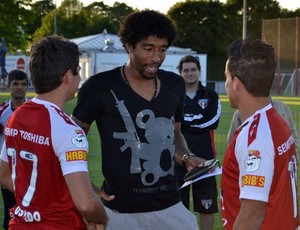 Dante visita treino São Paulo (Foto: Site Oficial/Saopaulofc.net)