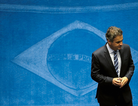 O senador Aécio Neves no plenário.O PSDB fica no governo o quanto puder (Foto:  Ueslei Marcelino/REUTERS)