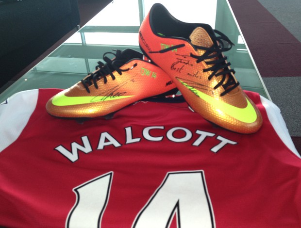 Matheus Índio e Walcott Arsenal (Foto: Divulgação)