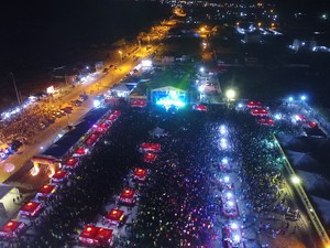 Os 15 mil metros quadrados da Arena Beach ficaram lotados no show (Foto: Pedro Santiago/G1 PI)