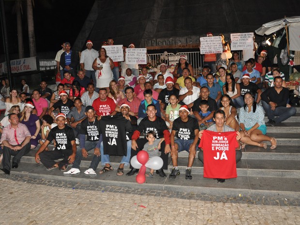Policiais estão acampados desde o dia 16 de dezembro (Foto: Ana Valéria/Divulgação)