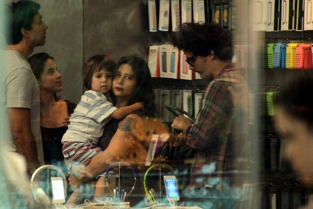 Wagner Moura e família (Foto: Marcus Pavão/Agnews)