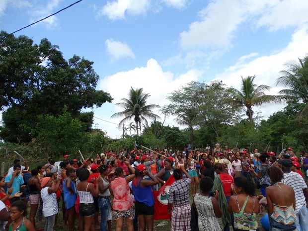 Mulheres do MST ocupam área de mineradora no sudoeste da Bahia (Foto: Site Giro em Ipiaú)