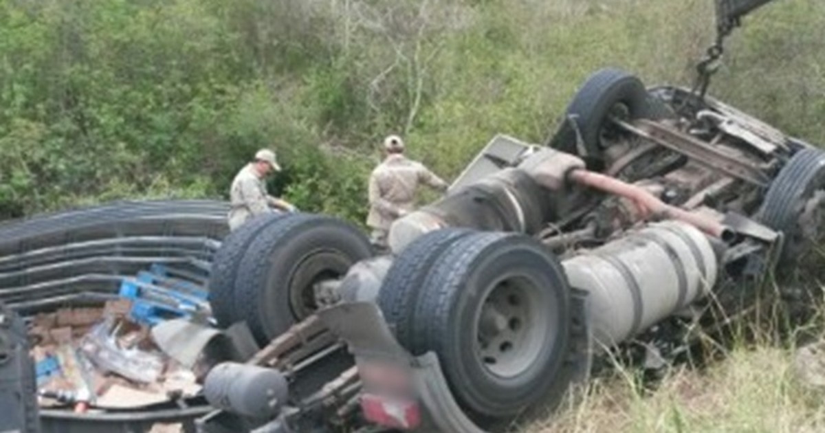 G Suspeito De Roubar Caminh O Morre Ap S Tombar Ve Culo Em Panelas