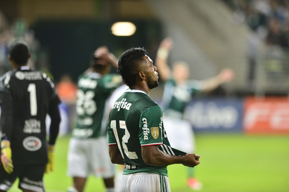 Vaga ameaçada? Borja vê euforia se transformar em desconfiança no Palmeiras