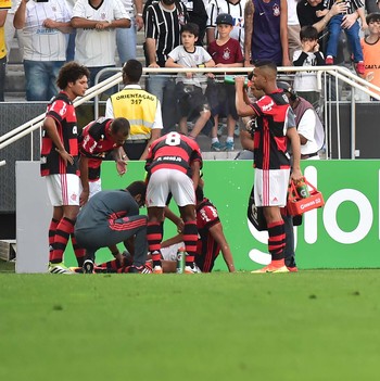 Corinthians Flamengo (Foto: Marcos Ribolli)
