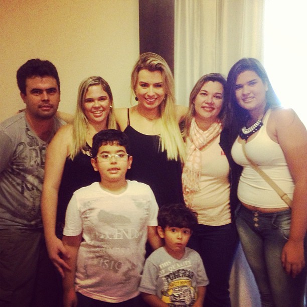 Fernanda, ex-bbb, com família (Foto: Instagram / Reprodução)