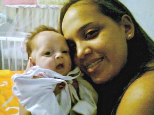 De acordo Taiane Brilhante, mesmo sendo prematura, Isabella era um bebê saudável (Foto: Arquivo pessoal/Divulgação)