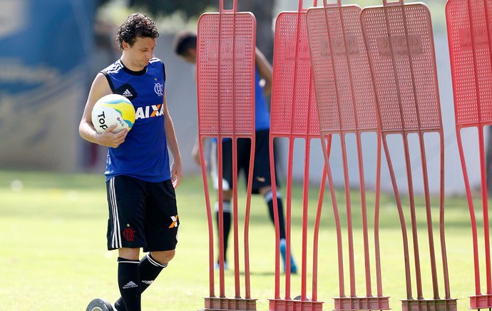 Elano no treino do Flamengo (Foto: Alexandre Cassiano / Agência O Globo)