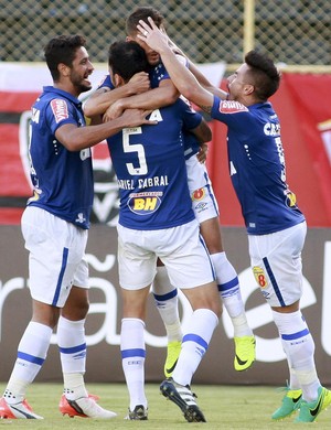 Jogadores do Cruzeiro comemoram gol contra o Vitória (Foto: Edson Ruiz/Light Press) Jogadores do Cruzeiro comemoram gol contra o Vitória (Foto: Edson Ruiz/Light Press)