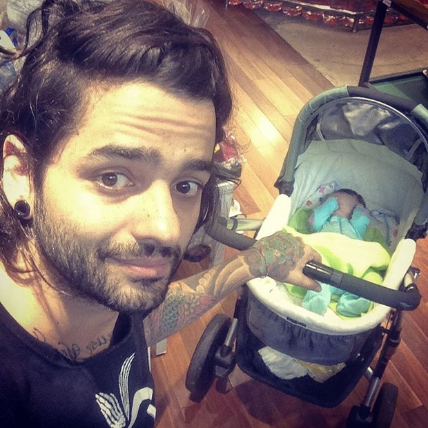 Lucas Silva com a filha Sky (Foto: Instagram / Reprodução)