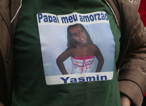 Yamin Maria, filha de Mario Sergio, no seu velório (Foto: Iwi Onodera / EGO)
