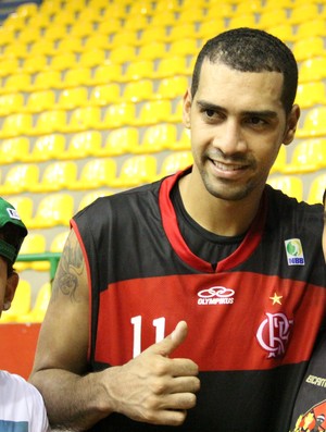 Estrela do Flamengo recebeu o carinho dos fãs após a partida (Foto: Thiago Fidelix) Estrela do Flamengo recebeu o carinho dos fãs após a partida (Foto: Thiago Fidelix)