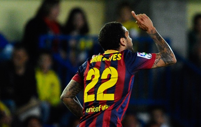 Daniel Alves comemora, Villarreal x Barcelona (Foto: Getty Images)