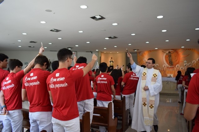 Alunos do Salesiano participaram de missa antes do Enem (Foto: Divulgação/ Salesiano)