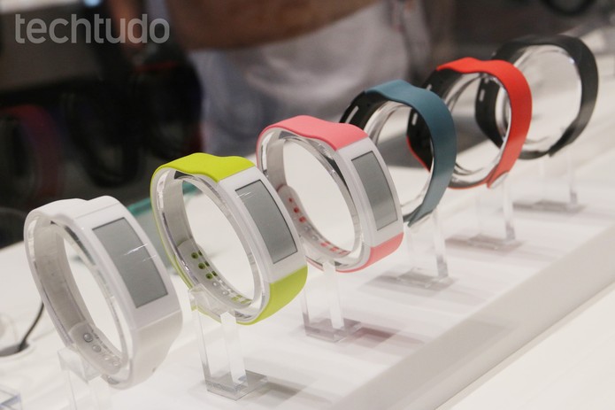 Smartband Talk, da Sony, tem bateria que dura três dias (Foto: Fabrício Vitorino/TechTudo) Smartband Talk, da Sony, tem bateria que dura três dias (Foto: Fabrício Vitorino/TechTudo)