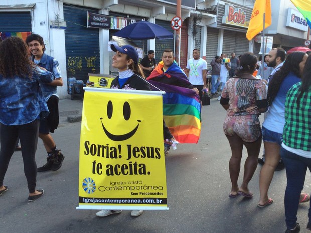 Igreja Cristã Contemporânea demonstrava apoio ao público LGBT durante a festa em Madureira (Foto: Alessandro Ferreira/G1)
