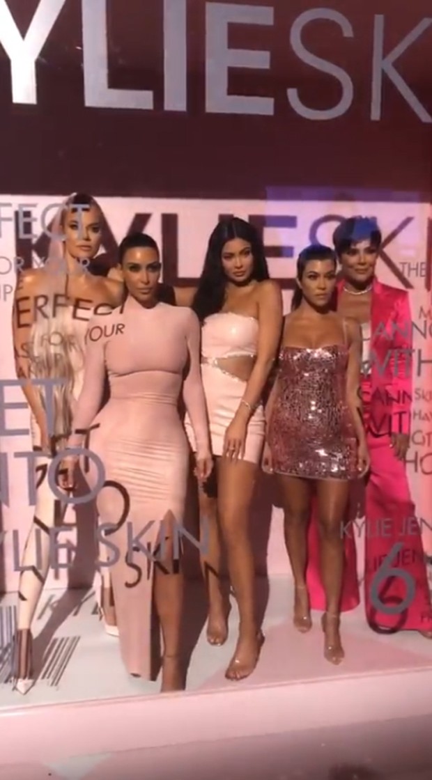 Clã Kardashian: Khloé, Kim, Kourtney e Kris Jenner (Foto: Reprodução / Instagram) Clã Kardashian: Khloé, Kim, Kourtney e Kris Jenner (Foto: Reprodução / Instagram)