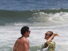 Fred vai à praia com a namorada após vitória do Flu com gol seu