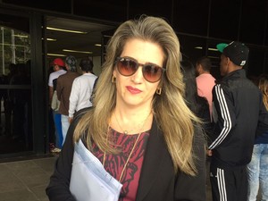 A advogada Ana Paula Cortez defende a jornalista Giulia Pereira (Foto: Marília Neves / EGO)