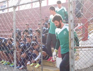 Do outro lado da rua, Palmeiras intensifica preparação física