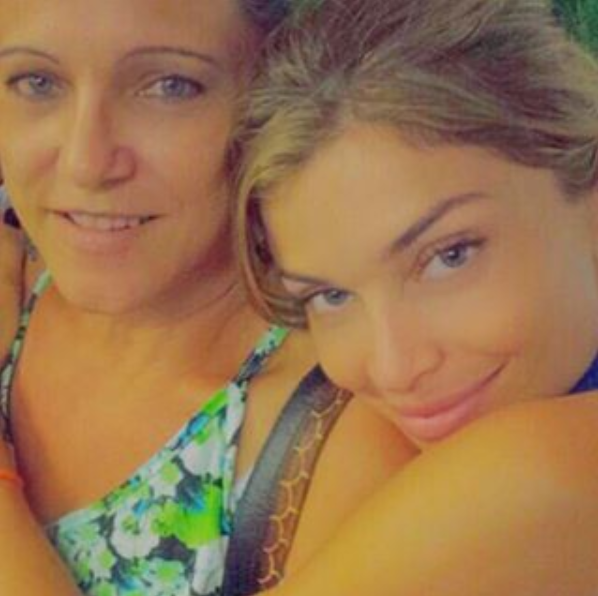 Grazi Massafera e a mãe, Cleuza (Foto: Reprodução/Instagram)