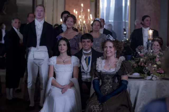 Isabelle Drummond, Rodrigo Simas e Leticia Colin no primeiro capítulo da novela 'Novo mundo' (Foto: Ellen Soares/Ghow) Isabelle Drummond, Rodrigo Simas e Leticia Colin no primeiro capítulo da novela 'Novo mundo' (Foto: Ellen Soares/Ghow)