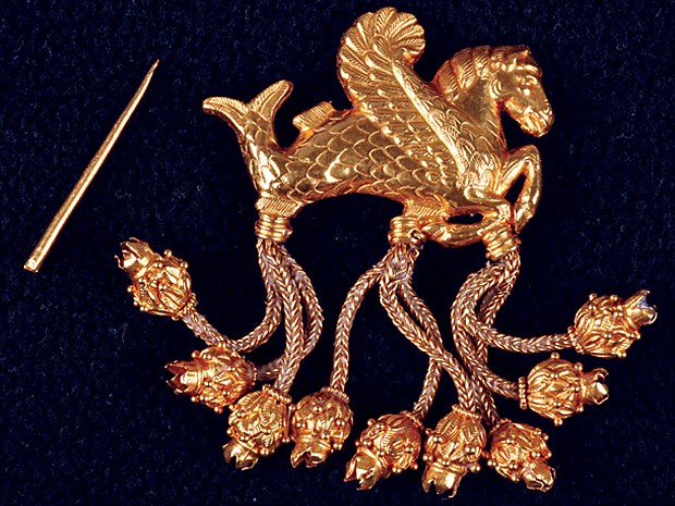  Broche de ouro que pertenceu ao rei Creso foi devolvido à Turquia após ser roubado de museu  (Foto: TURKISH CULTURE MINISTRY/AFP)
