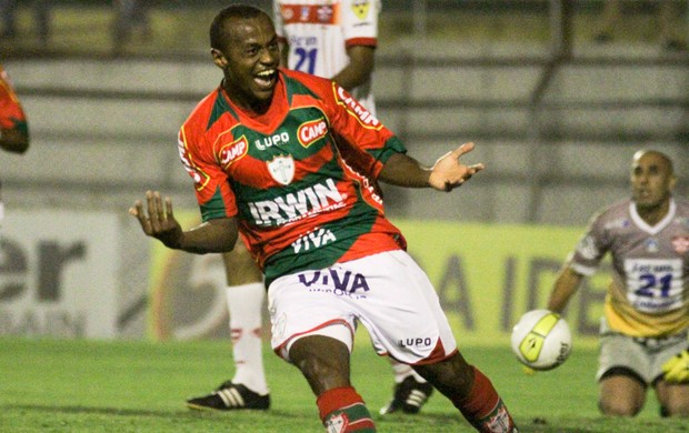 Leo Silva gol Portuguesa (Foto: Ale Cabral / Futura Press)