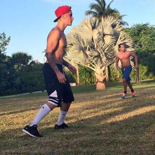 Ular navbatma-navbat xotinimni sikishdi video Ota va qiz porno ishlab chiqarish