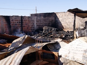 Mulher de 22 anos morreu enquanto dormia, durante incêndio. (Foto: Expresso MT)