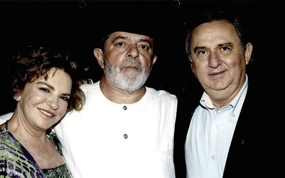 José Carlos Bumlai com o expresidente Lula  e a dona Marisa (Foto: Reprodução)