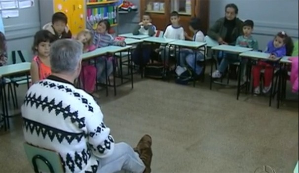Escola de Campo Mourão ensina LIBRAS para seus alunos (Foto: Reprodução/RPC TV)