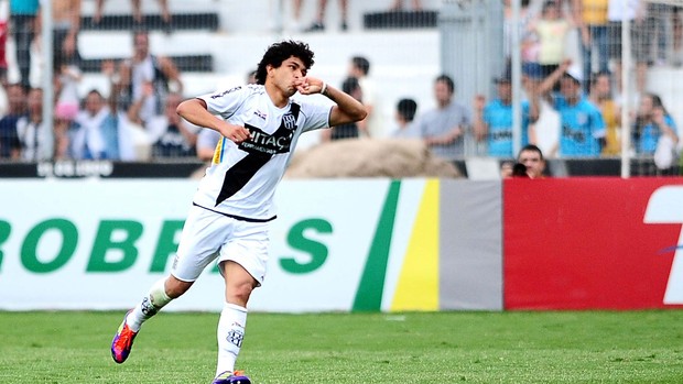 Luan gol Ponte Preta (Foto: Marcos Ribolli / Globoesporte.com) Luan gol Ponte Preta (Foto: Marcos Ribolli / Globoesporte.com)