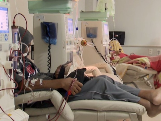 Pacientes com doença renal crônica fazem hemodiálise no Hospital Regional de Sobradinho, no Distrito Federal (Foto: TV Globo/Reprodução)
