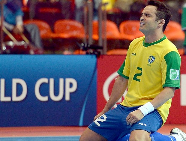 Falcão comemora gol no jogo do Brasil contra a Argentina no futsal (Foto: FIFA.com via Getty Images)