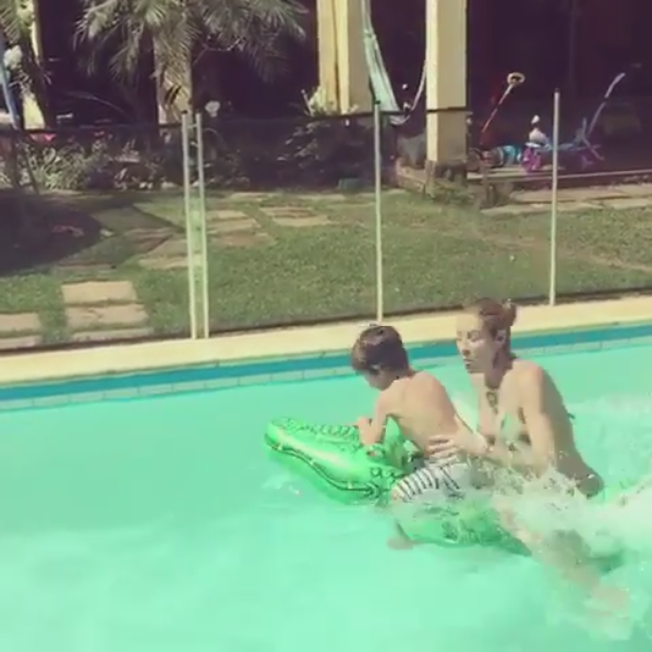 Luana Piovani na piscina de casa (Foto: Reprodução/Instagram)