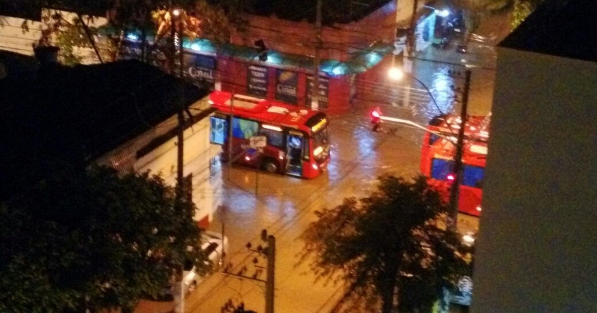 G1 Chuva Forte Atinge O Rio E Cidade Entra Em Estágio De Atenção Notícias Em Rio De Janeiro 
