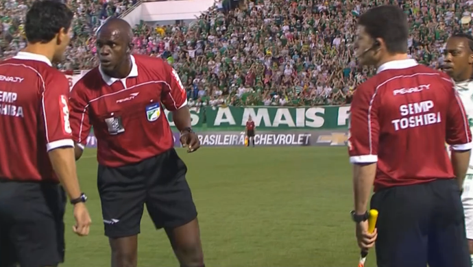 Jaílson Macedo Freitas, árbitro de Chapecoense x Palmeiras (Foto: Reprodução/SporTV)