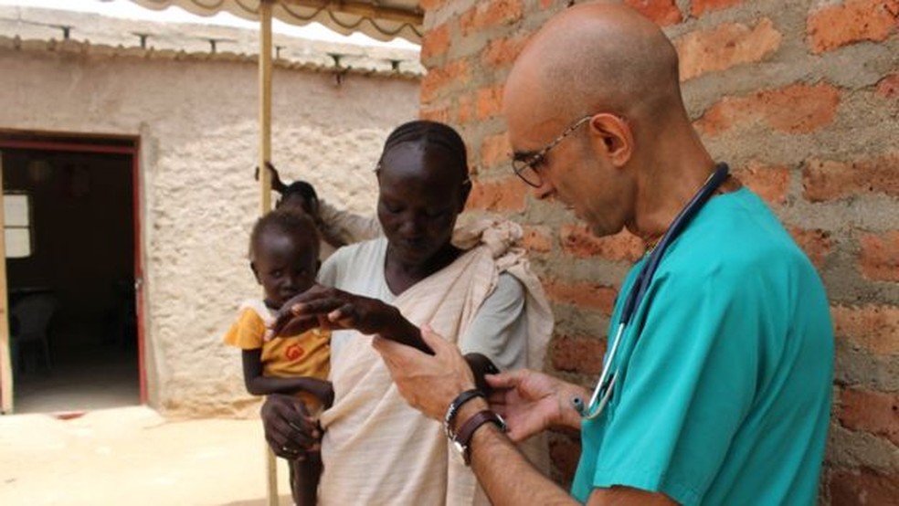 Entre os da etnia nuba, muitos se referem a Tom como Jesus Cristo  (Foto: Divulgação/ BBC)
