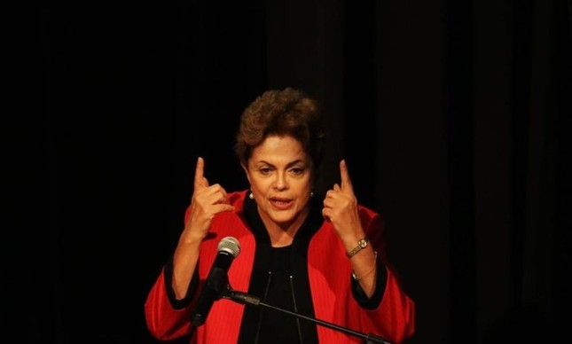 Dilma Rousseff participa da abertura da conferência nacional do PCdoB na UNIP, em SP  (Foto: Fernando Donasci / Agência O Globo)